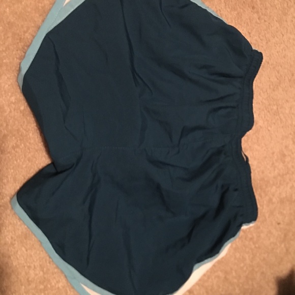 Women’s Nike 3 in running shorts - Picture 2 of 3